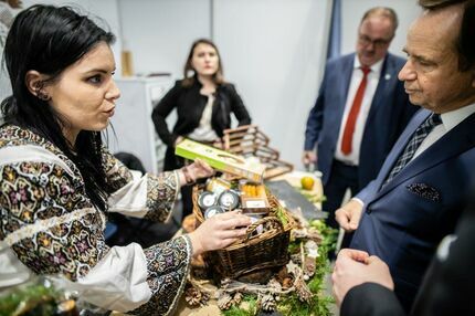 Władysław Ortyl Marszałek Województwa Podkarpackiego na stoisku wystawienniczym