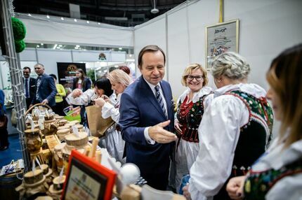 Władysław Ortyl Marszałek Wojewóztwa Podkarpackiego na stoisku wystawienniczym