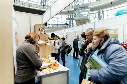 Degustacja produktów podczas Targów na jednym ze stoisk