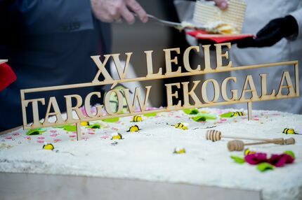 Krojenie jubileuszowego tortu