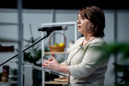 Wiceprezydent Krystyna Stachowska przemawia na scenie