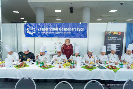 Ewa Draus Wicemarszałek Województwa Podkarpackiego wraz z Jury podczas Europejskiego Konkursu Kulinarnego