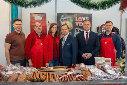 Marszałek Władysław Ortyl i Wicemarszałek Karol Ożóg  podczas zwiedzania stoisk