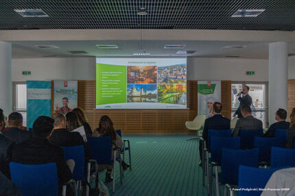 Prezentacje programowe streamingowane przez koordynatora projektu “Organic farming - Green Future, Promotion of organic food in UAE” by Polska Ekologia