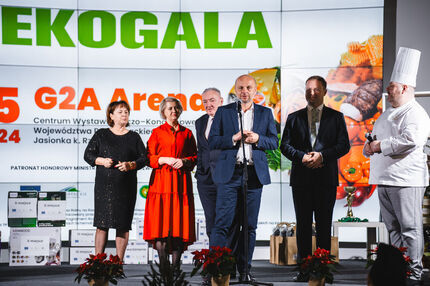 Prezydent Konrad Fijołek przemawia na scenie przed rozdaniem nagród