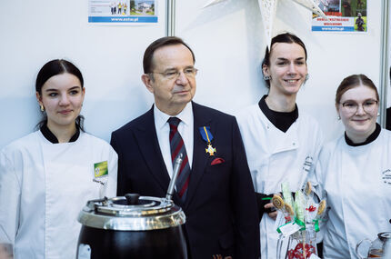  Marszałek Władysław Ortyl zwiedza stoiska