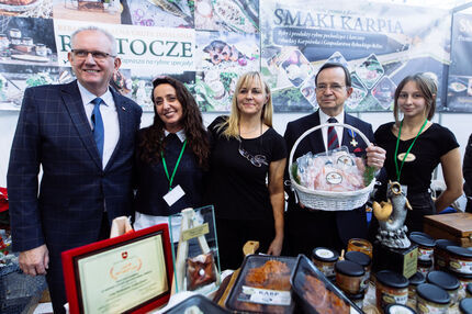  Marszałek Władysław Ortyl zwiedza stoiska