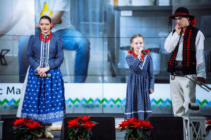 Zespół Ludowy Żołyniacy na scenie
