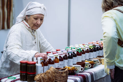 Stoisko wystawiennicze z sokami