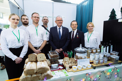  Marszałek Władysław Ortyl zwiedza stoiska