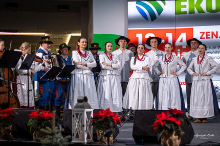 Zespół Ludowy Żołyniacy na scenie